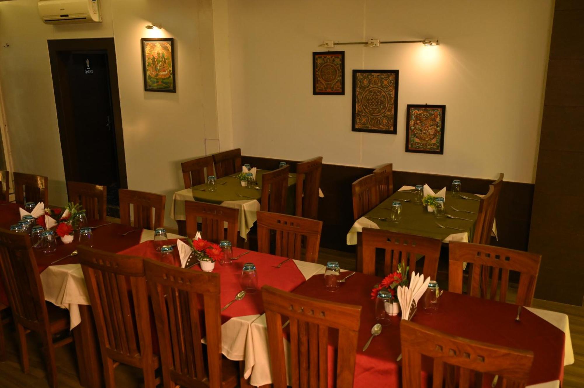 Hotel Dh Dharamshala Eksteriør billede